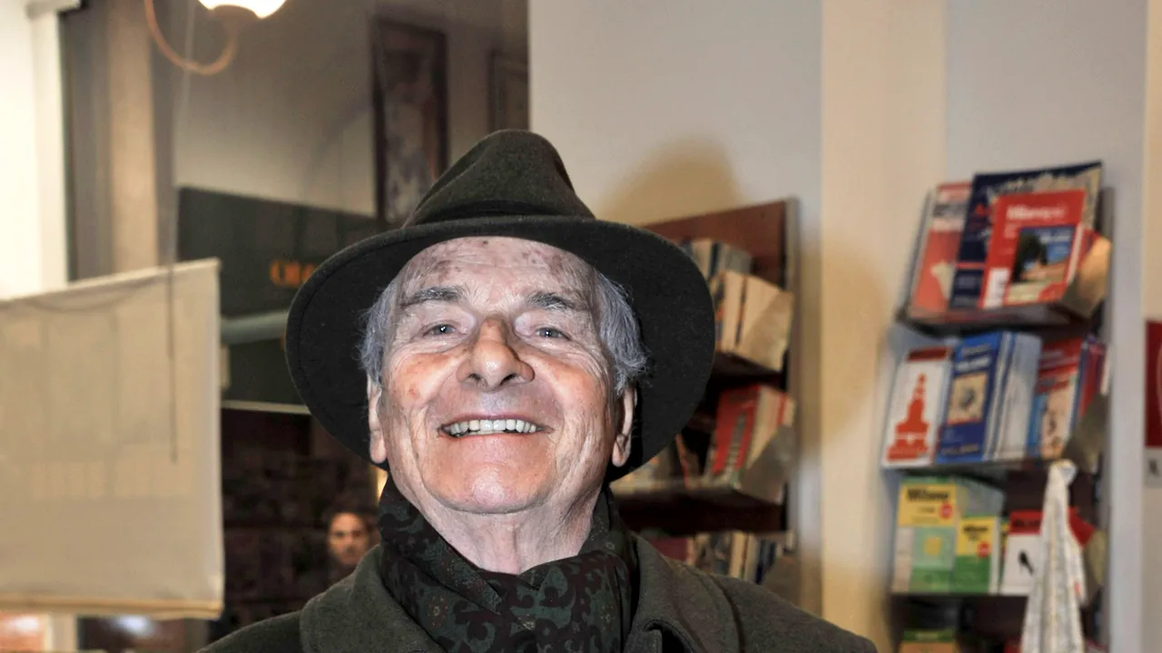 A murit scriitorul francez Dominique Lapierre