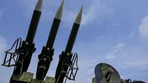 O rachetă din Yemen a fost interceptată deasupra Mării Roşii. Comandantul Houthi promite că va continua atacurile