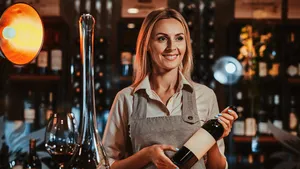 EXTERNE Sommelierele femei sparg barierele lumii vinului, dominată de bărbați