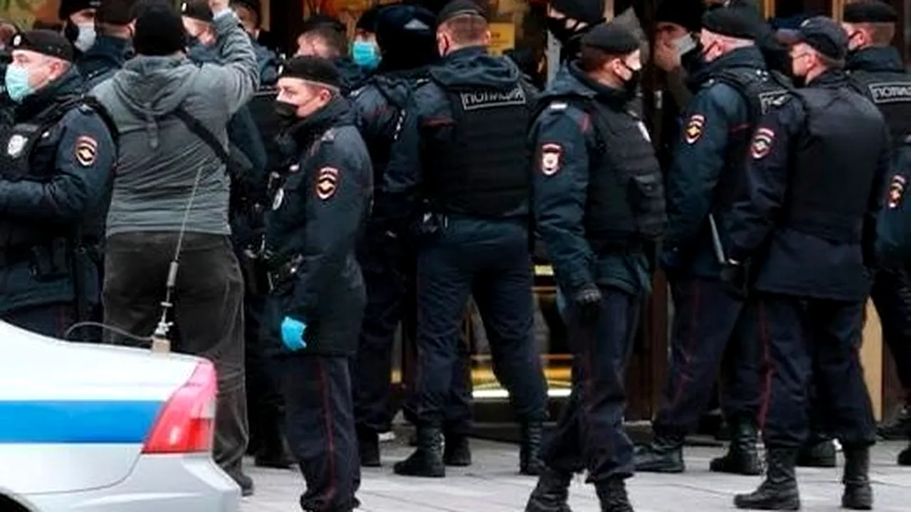 Războiul din Ucraina, ziua 227. Situaţie tensionată la Moscova. Zeci de militari ar fi fost arestaţi / Explozie puternică, sâmbătă dimineaţă, pe Podul Kerci. Pentagonul spune că Putin nu a luat o decizie cu privire la armele nucleare