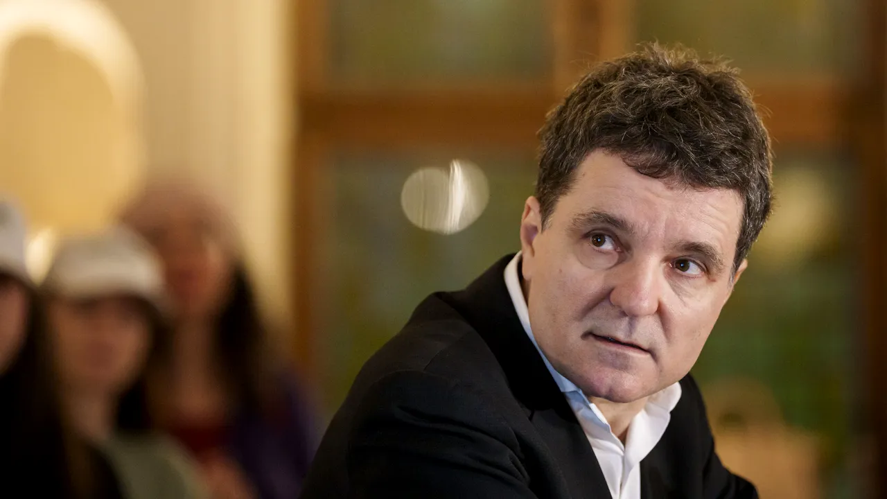 Nicuşor Dan: Bolojan şi Hurezeanu trebuie să obţină un loc la discuţiile convocate de Macron