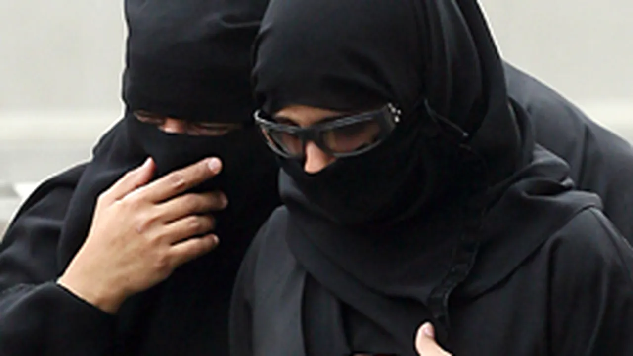 Curtea UE s-a pronunţat în privinţa interzicerii baticului islamic în instituţii publice