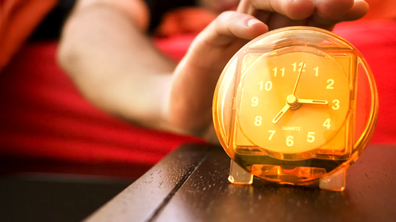 SFATURI. Ce să bei şi ce trebuie evitat, pentru a dormi mai bine atunci când suferi de insomnie