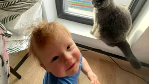 Un copil ucrainean „blond ca un soare”, botezat la Bucureşti de o româncă. Cu el în braţe, mama lui a fugit din Odesa, doar cu hainele de pe ei 