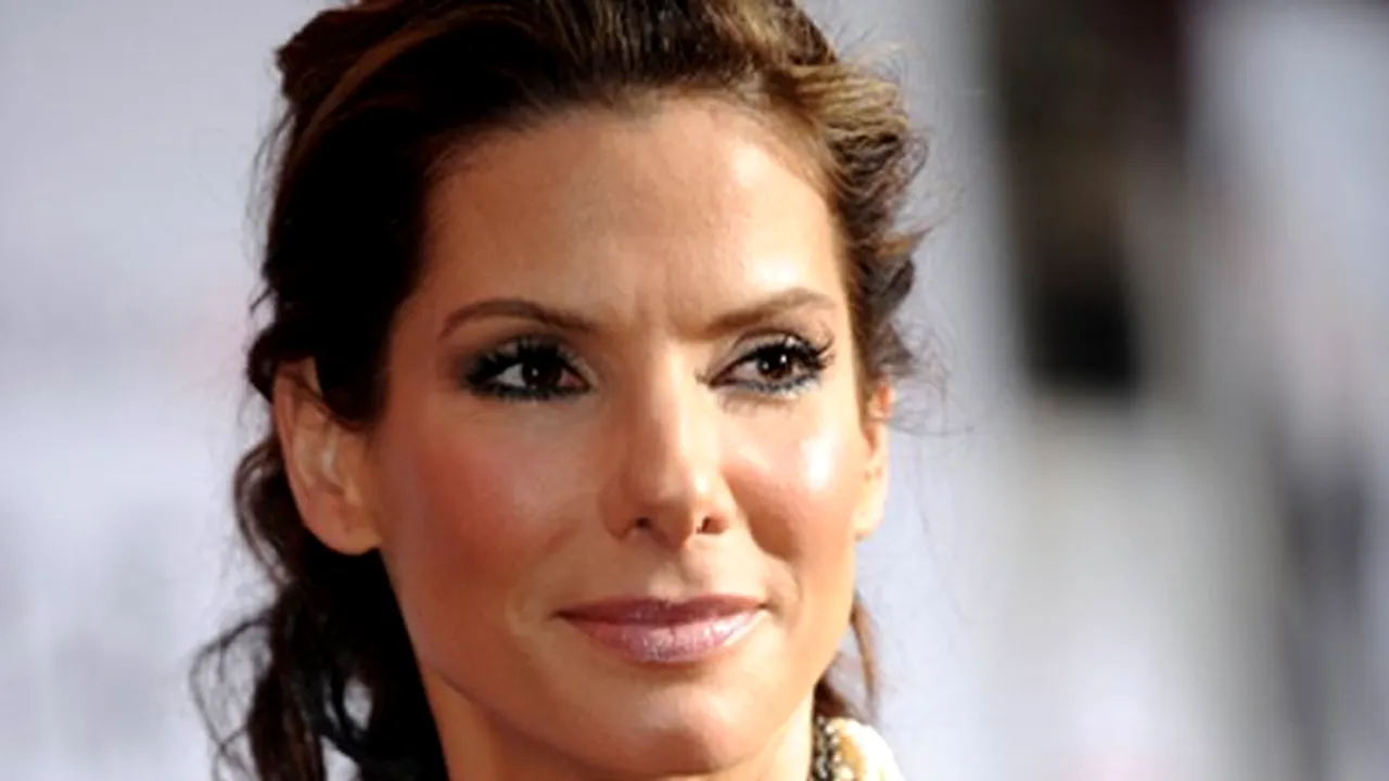 Sandra Bullock a devenit oficial mama unui bebeluş de culoare
