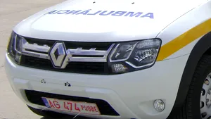 Cum arată prima ambulanţă Duster. Dacia a livrat în Angola primele maşini Duster adaptate pentru a oferi servicii de ambulanţă - FOTO