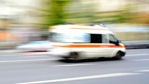 Tragedie în Hunedoara: un copil de 13 ani a murit după ce a luat maşina tatălui şi a intrat într-un copac 