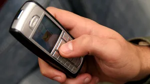 SMS-urile contribuie la îmbunătăţirea capacităţilor lingvistice