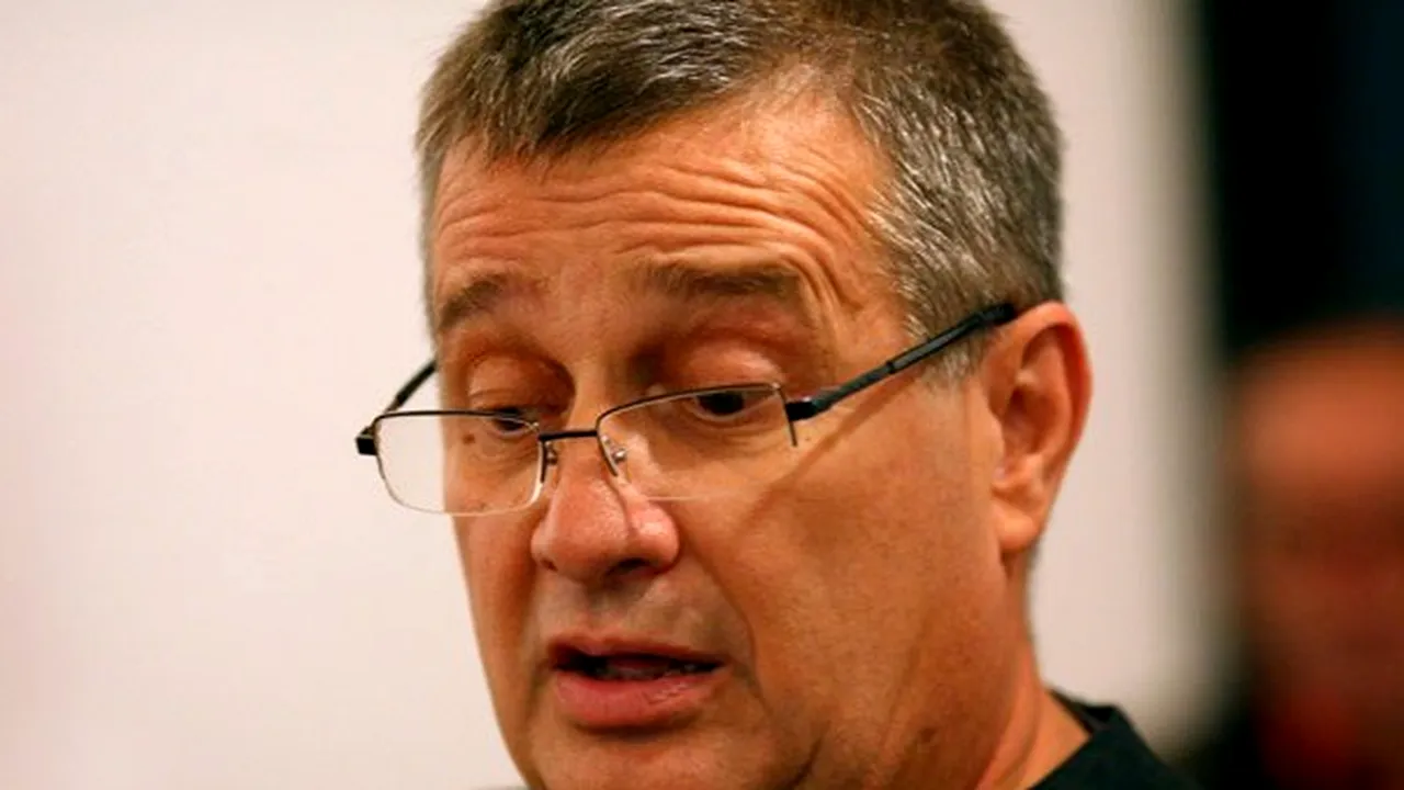 Dinescu: Băsescu ar trebui să se întrebe de ce au plecat oamenii de calitate de lângă el