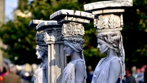 Trecătorii din Iaşi se vor delecta cu trei statui vorbitoare. Cum funcţionează sistemul