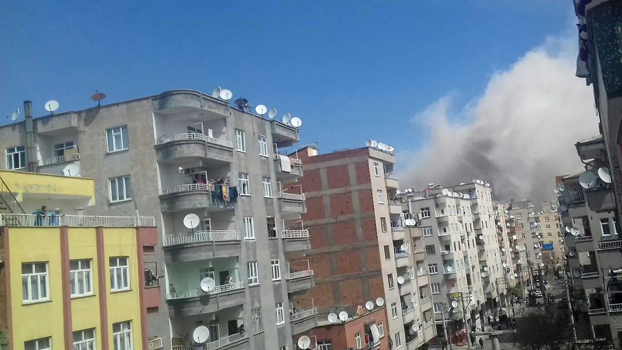 NEWS ALERT Mai multe persoane, rănite în urma unei explozii în oraşul turc Diyarbakir - FOTO/VIDEO