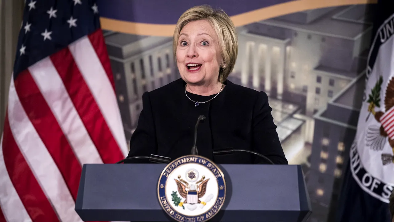 Donald Trump susţine că directorul interimar al FBI a primit 700.000 de dolari de la Hillary Clinton