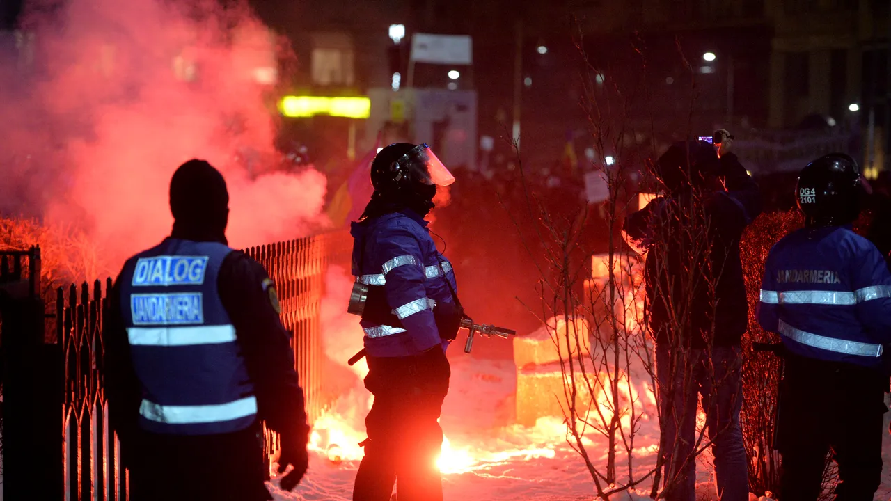 USR: Parchetul să investigheze legătura dintre galeriile cluburilor sportive de la protest şi PSD