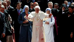 A doua zi din vizita papei la Madrid a generat manifestări de bucurie, dar şi polemici aprinse