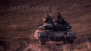 Armata ucraineană a început retragerea armamentului greu de pe linia frontului