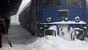 Mai multe trenuri de pe ruta Bucureşti-Constanţa, blocate pe traseu
