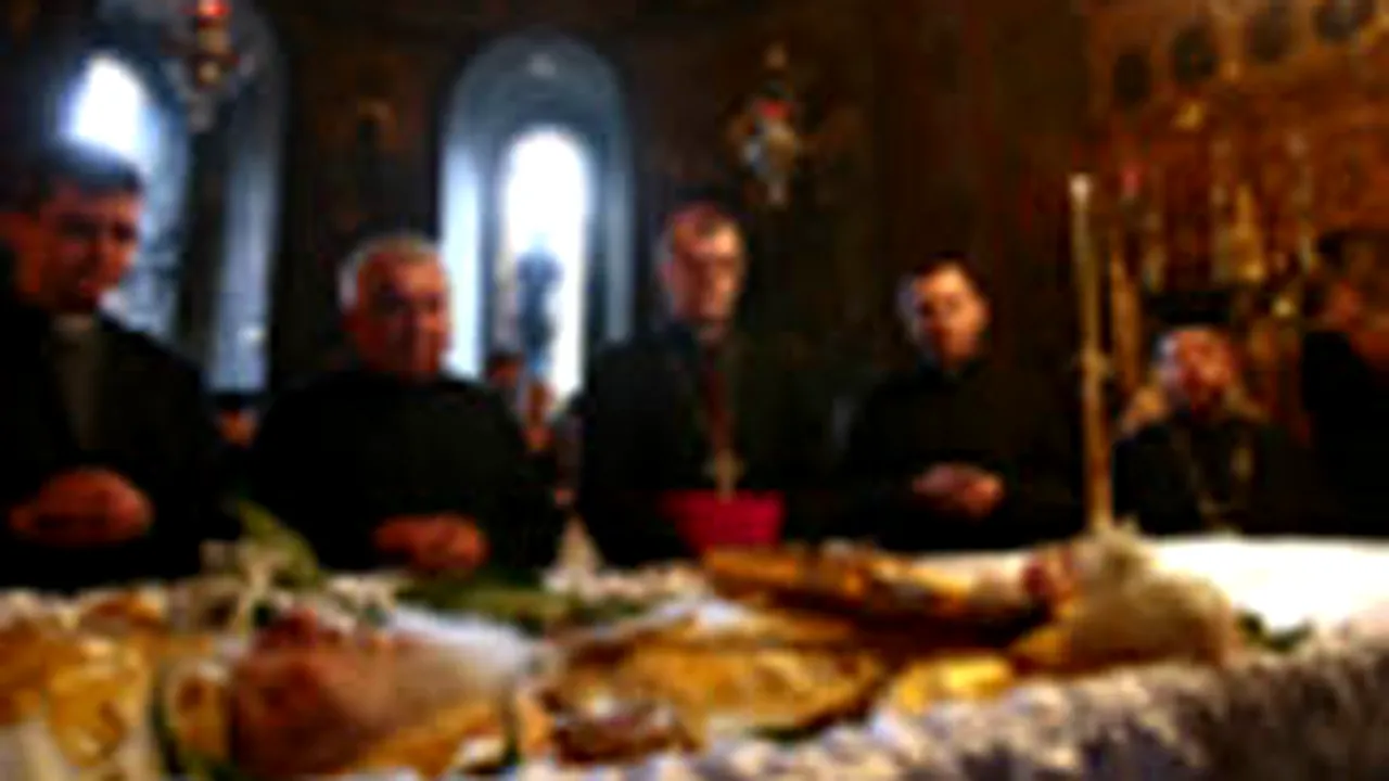 Trupul Patriarhului Teoctist, mutat în Palatul Patriarhiei (VIDEO)