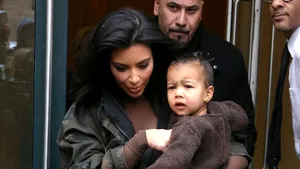 Kim Kardashian şi fiica ei, North West, implicate într-un accident de automobil