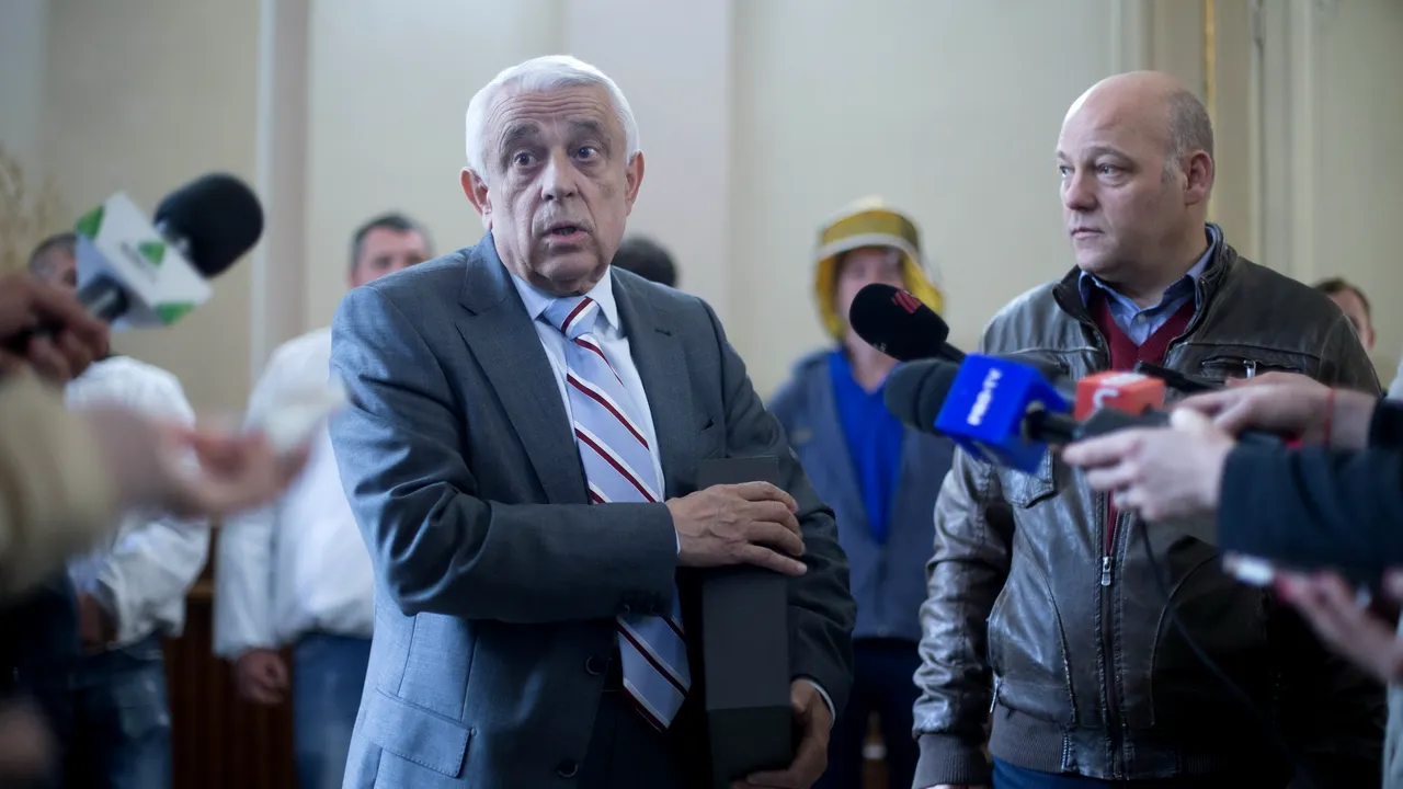 Petre Daea: România este pe primul loc în UE la producţia de miere şi pe locul secund ca număr al familiilor de albine 