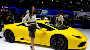 Un Lamborghini a fost cuprins de flăcări în Capitală. Femeia care conducea bijuteria auto nu a fost rănită - FOTO