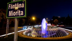 Fântână Mioriţa, un simbol al Capitalei, a redevenit funcţională, după mai mulţi ani în care a fost lăsată în paragină
