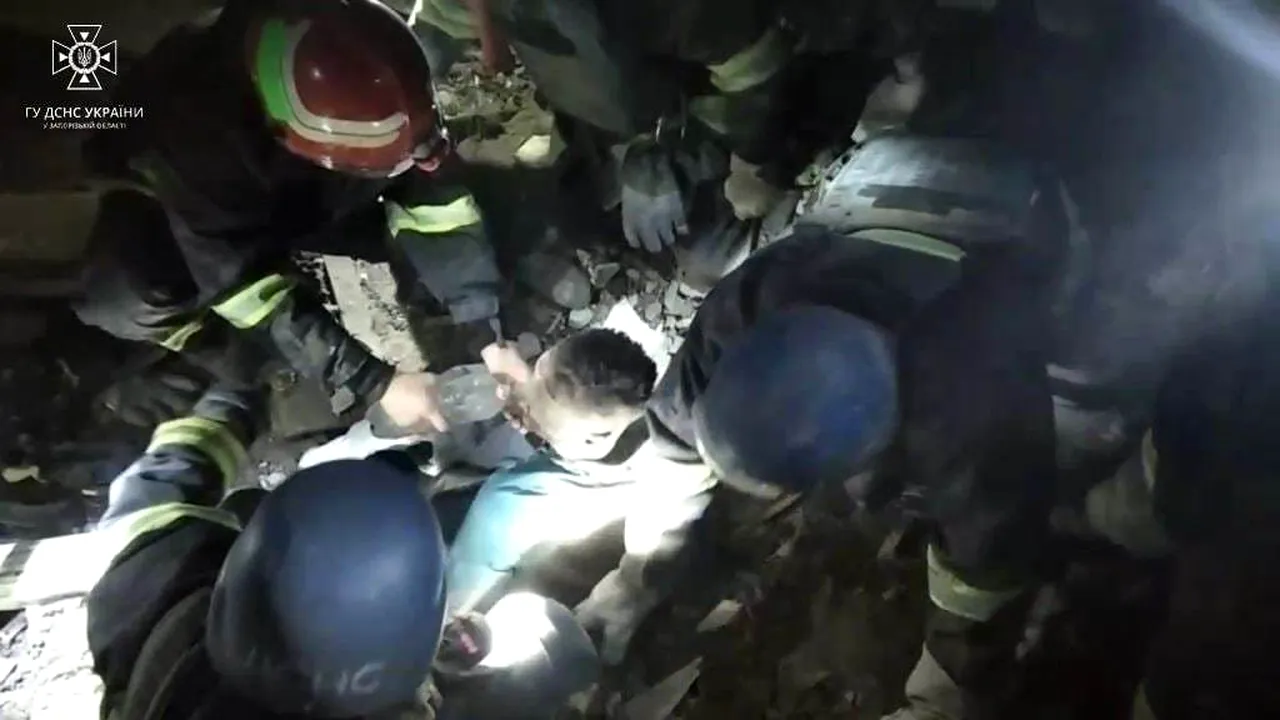 FOTO VIDEO Un nou-născut a fost ucis în ultimele bombardamente ale ruşilor în Ucraina. Doi medici, răniţi