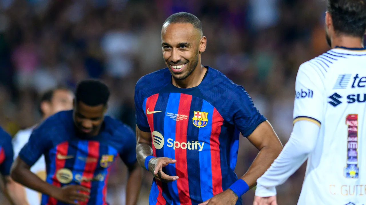 Aubameyang, victima unui jaf armat violent în propria locuinţă. Atacantul Barcelonei a trecut prin clipe de coşmar