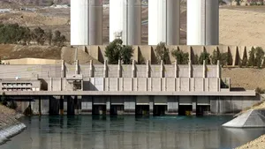 Washingtonul a efectuat nouă atacuri aeriene în apropiere de barajul irakian de la Mosul