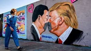 Donald Trump şi Xi Jinping, desenaţi când se sărută cu măşti pe gură la Berlin. FOTO