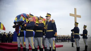 IMAGINILE ZILEI: Regele Mihai s-a întors pentru totdeauna în România