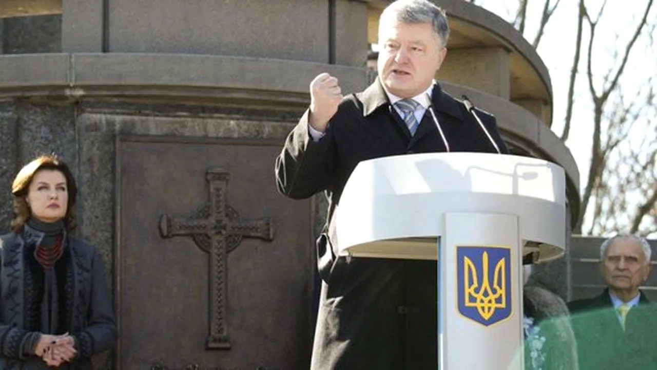 Alegerile din Ucraina, în linie dreaptă. Cel puţin 15 poliţişti răniţi în altercaţii izbucnite în timpul unui discurs susţinut de Poroşenko