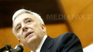 Isărescu: O schimbare a Guvernului nu afectează stabilitatea dacă noul executiv continuă programul