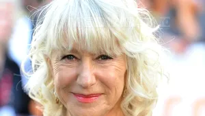 Helen Mirren şi-a lăsat amprentele în ciment la Hollywood