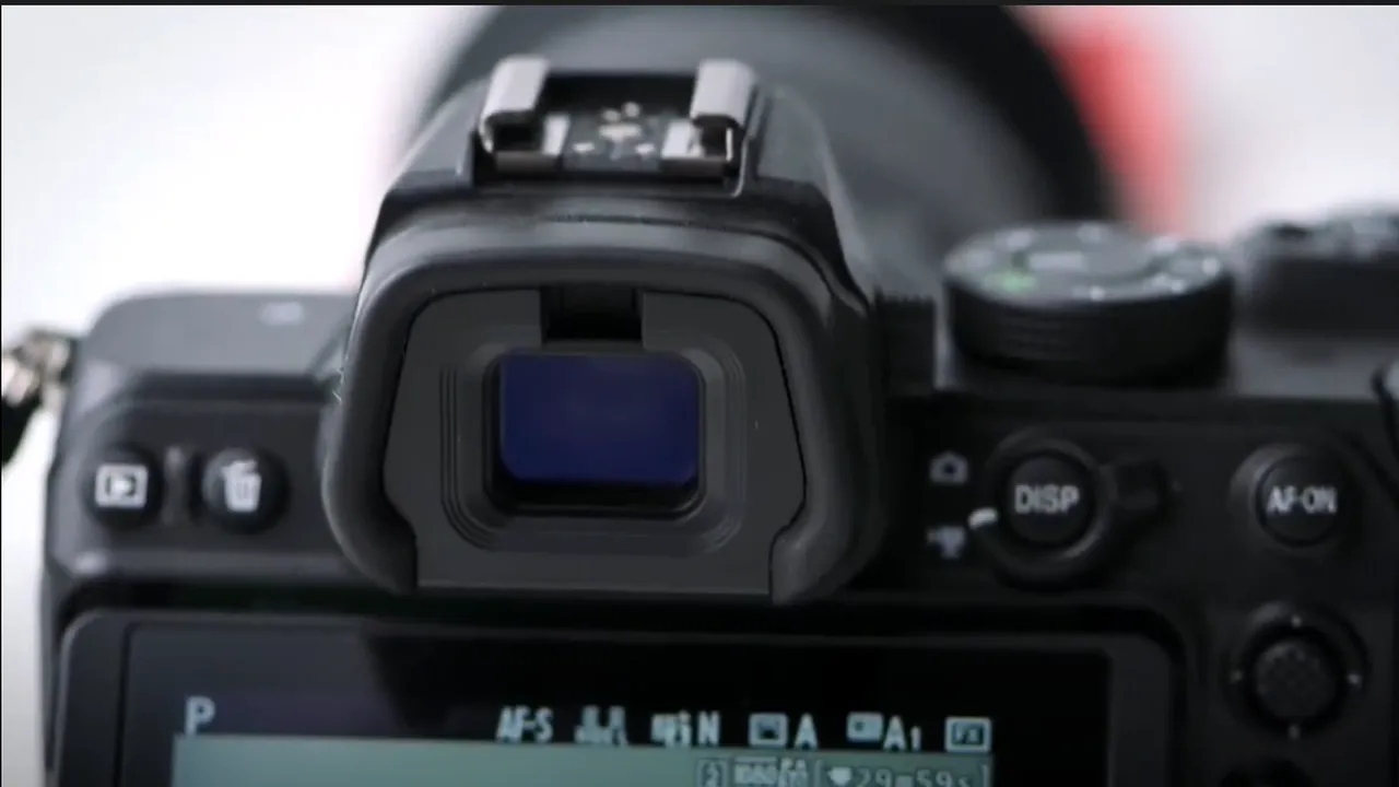 Nikon vine din urmă şi anunţă o aplicaţie care transformă DSLR-ul în webcam