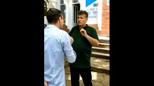 VIDEO Un deputat susţine că a fost provocat să împingă un activist civic, în timp ce era filmat