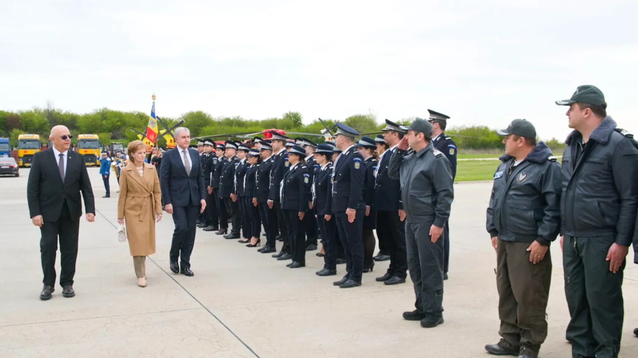 Vizită Regală la Inspectoratul General de Aviaţie al MAI