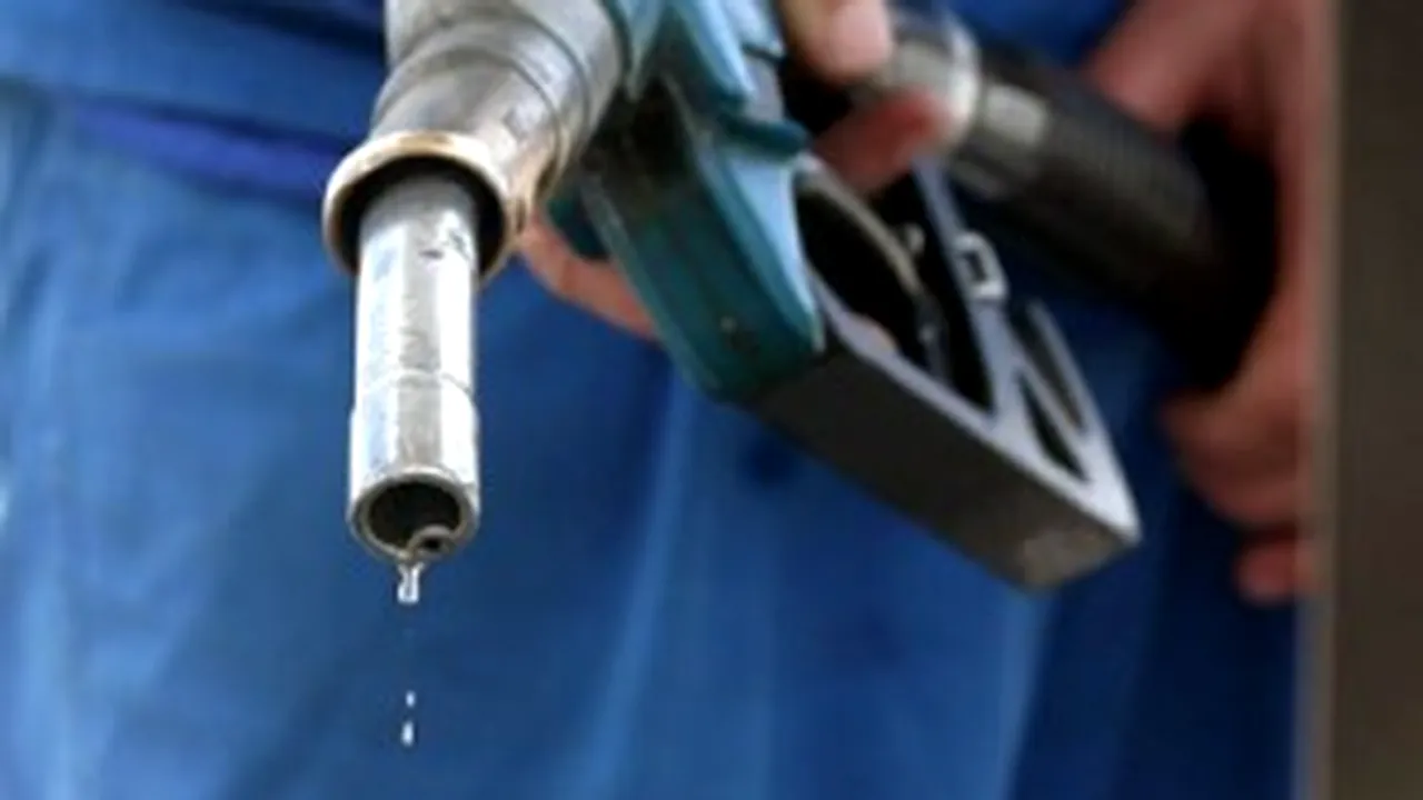 Rompetrol, Lukoil Romania Cut Pump Prices