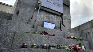 Ponta şi Leancă au depus buchete de flori la crucea din Piaţa Maidan, locul luptelor pro-UE din Kiev