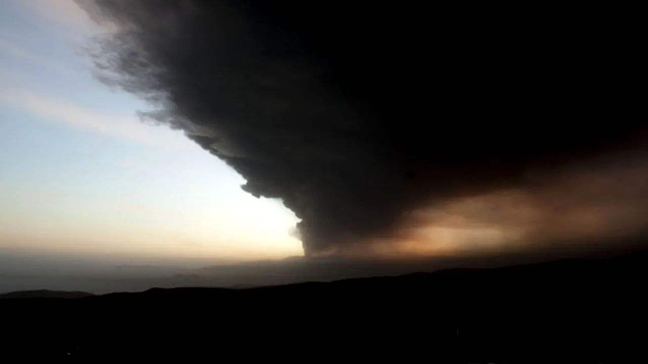 Norul de cenuşă vulcanică se află deasupra României