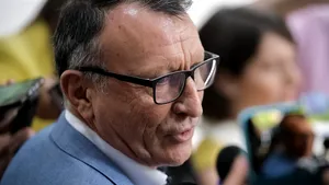Stănescu îi cere premierului să-şi ia şi oficial liber: Abandonaţi orice speranţă, Cîţu este în vacanţă