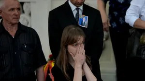 Fiicele şi soţia lui Vadim Tudor, audiate după o plângere depusă de Ana Birchall / Lidia Vadim Tudor: Am fost audiate ca martori pentru declaraţii mincinoase şi înşelarea încrederii - VIDEO