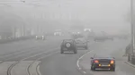 Traficul rutier este îngreunat pe mai multe şosele importante din România din cauza ceţii