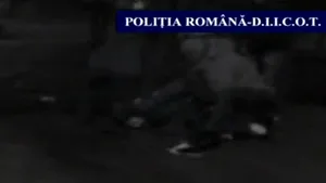 Trei persoane arestate şi două cercetate pentru trafic de cannabis în Capitală