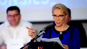 Prima femeie care îşi anunţă candidatura la prezidenţialele din iarnă