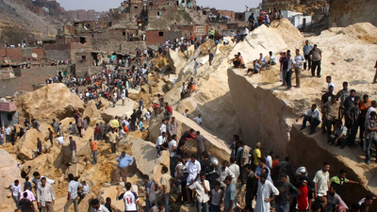 Cairo: Aproximativ 50 de morţi în urma prăbuşirii unor blocuri de piatră (Galerie Foto)