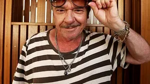 Tim Farriss, chitarist al INXS, şi-a tăiat un deget şi ar putea să nu mai cânte niciodată la chitară