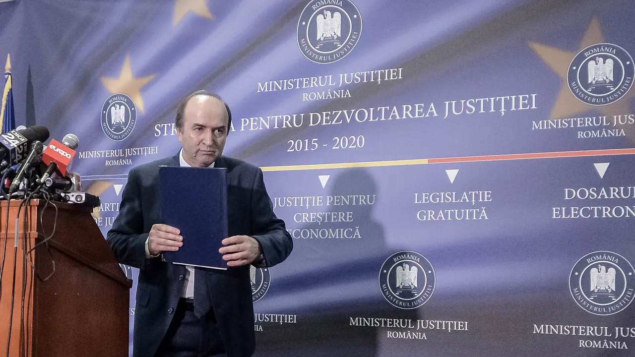 USR va depune o moţiune simplă împotriva lui Tudorel Toader, după ce ministrul a cerut revocarea lui Kovesi