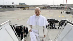 Cu ce avioane călătorește Papa. Detaliile mai puțin cunoscute din spatele zborurilor papale