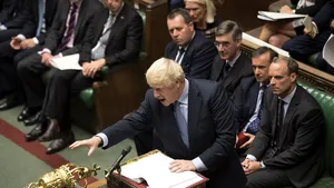Strategia lui Boris Johnson, premierul britanic, pentru combaterea COVID-19: încearcă încetinirea epidemiei până la atingerea imunităţii de grup