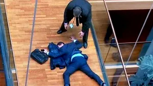 Mike Hookem susţine că nu l-a lovit cu pumnul pe eurodeputatul Steven Woolfe: 